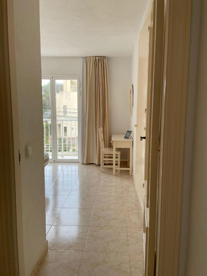 Apartamentos Torres Cardona Cala Llonga  Luaran gambar