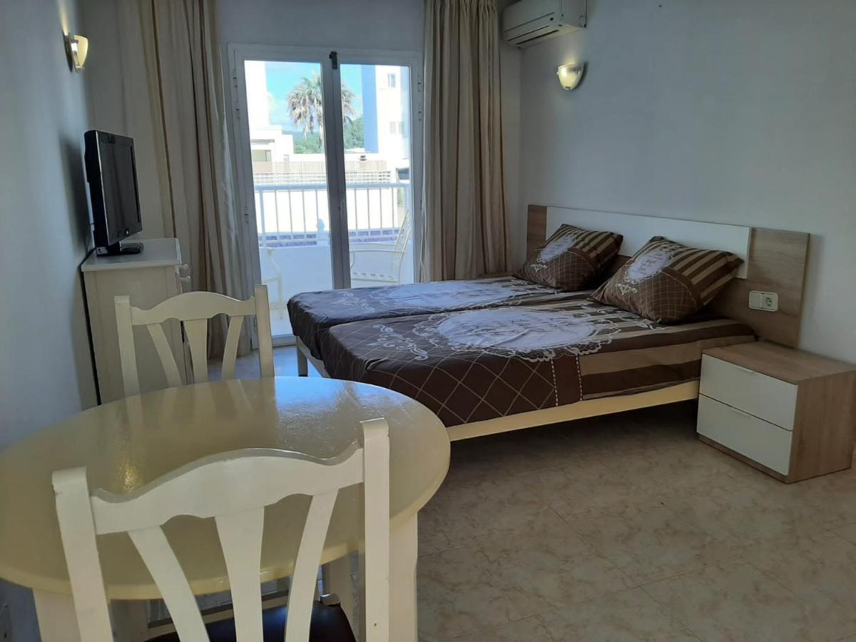 Apartamentos Torres Cardona Cala Llonga  Luaran gambar